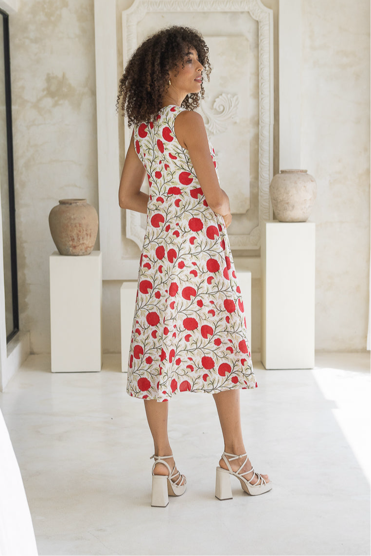 Lilia Sleevless Dress in Red